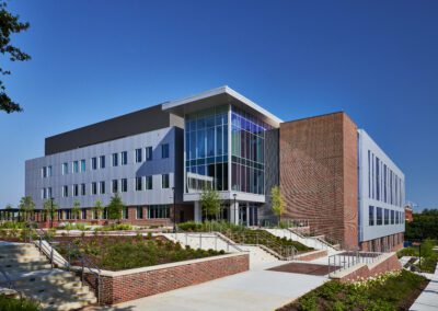 Hoar Announces Topping Out On Science, Engineering Complex at UAB