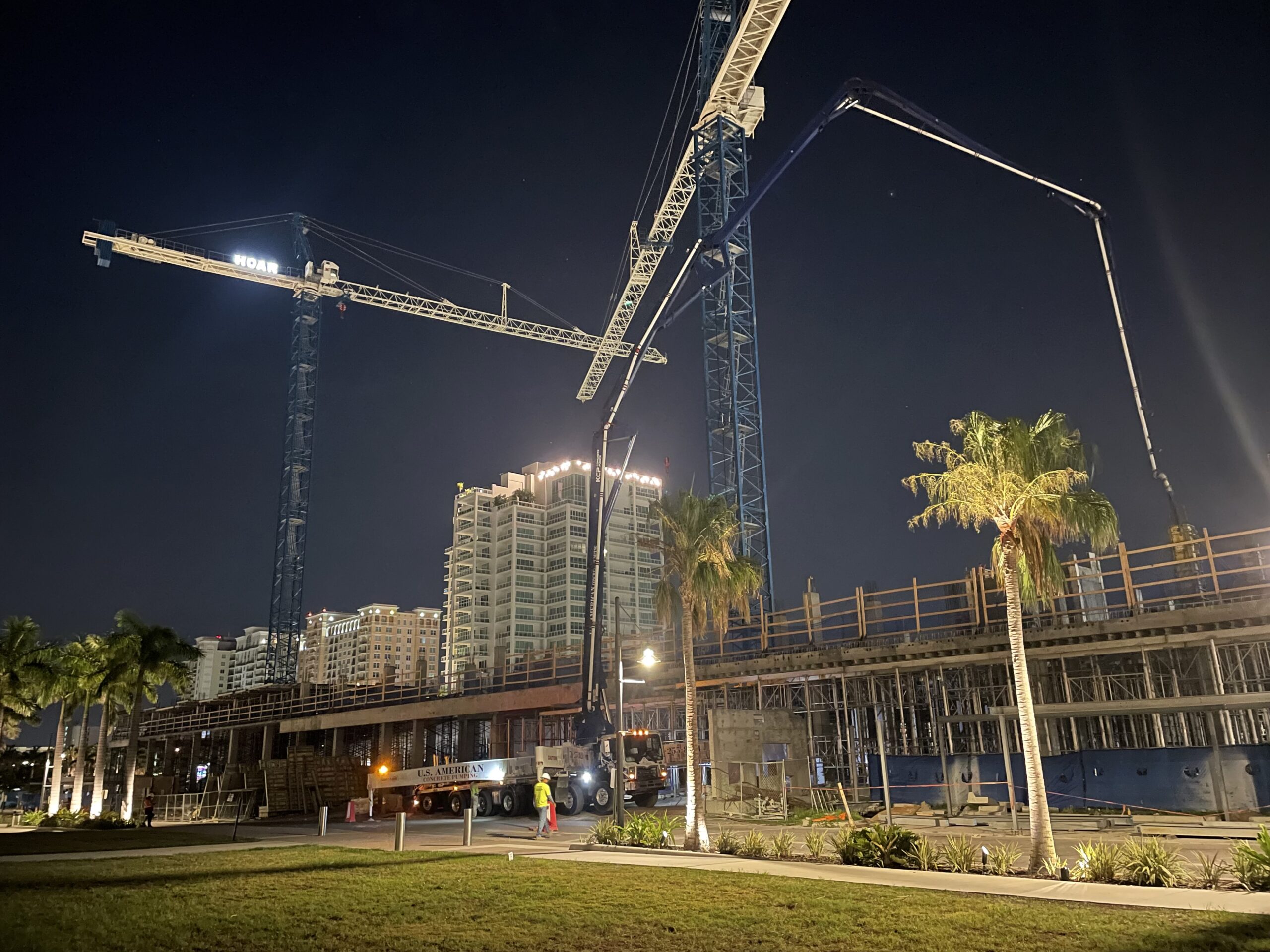 Erecting a Tower Crane with a 900-Ton Assist Crane